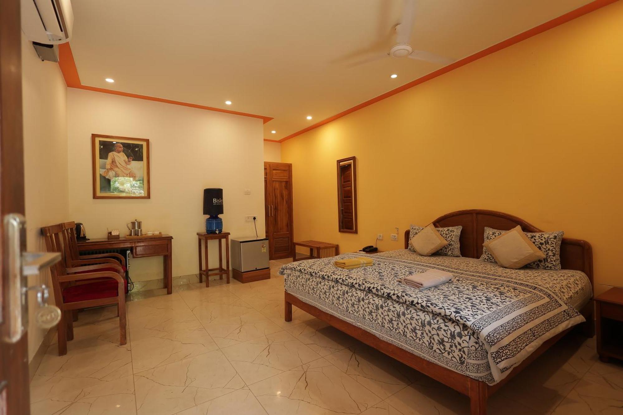 Mvt Guesthouse & Restaurant Vrindāvan Exterior foto