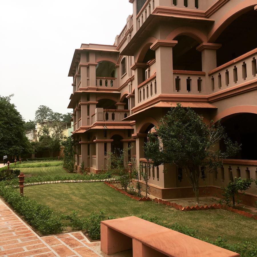 Mvt Guesthouse & Restaurant Vrindāvan Exterior foto
