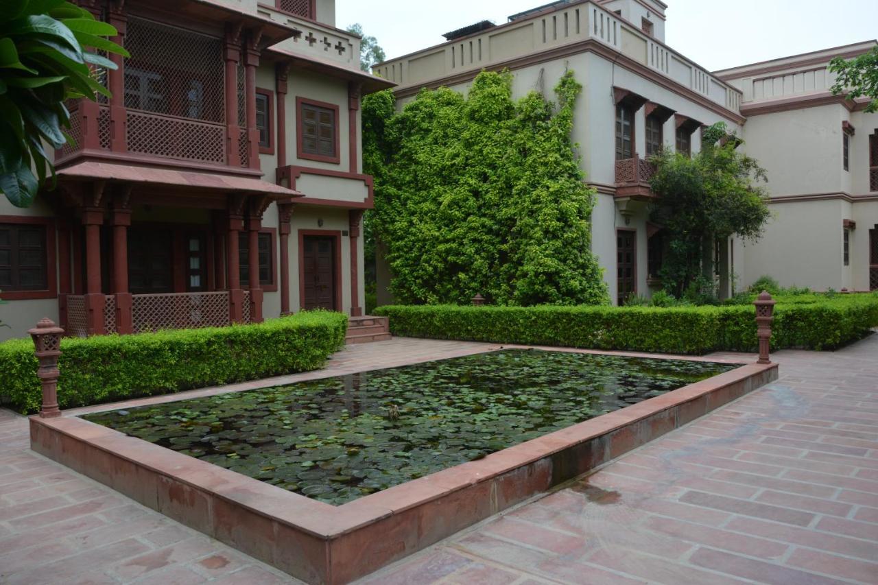 Mvt Guesthouse & Restaurant Vrindāvan Exterior foto