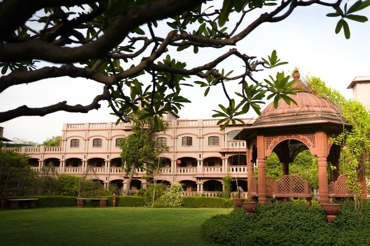 Mvt Guesthouse & Restaurant Vrindāvan Exterior foto
