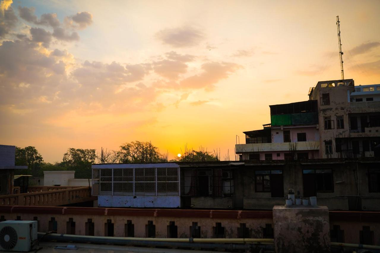 Mvt Guesthouse & Restaurant Vrindāvan Exterior foto